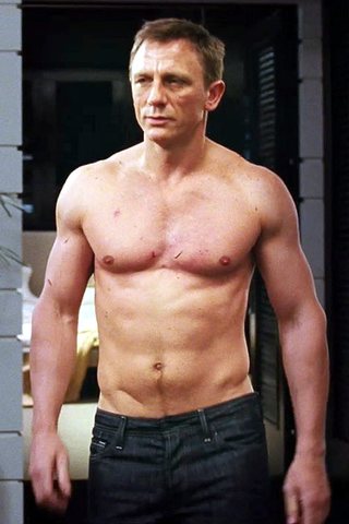 Illustration for article titled LOOK!! DANIEL CRAIG!!